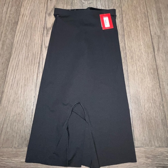 8/19 NFS-Spanx Thinstincts Short - Picture 4 of 9